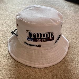 Trump 2020 white bucket hat NWOT
